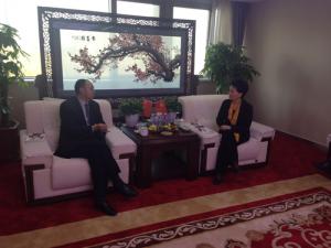鄺遠平與河南省工商聯副主席、鄭州市工商聯主席薛景霞